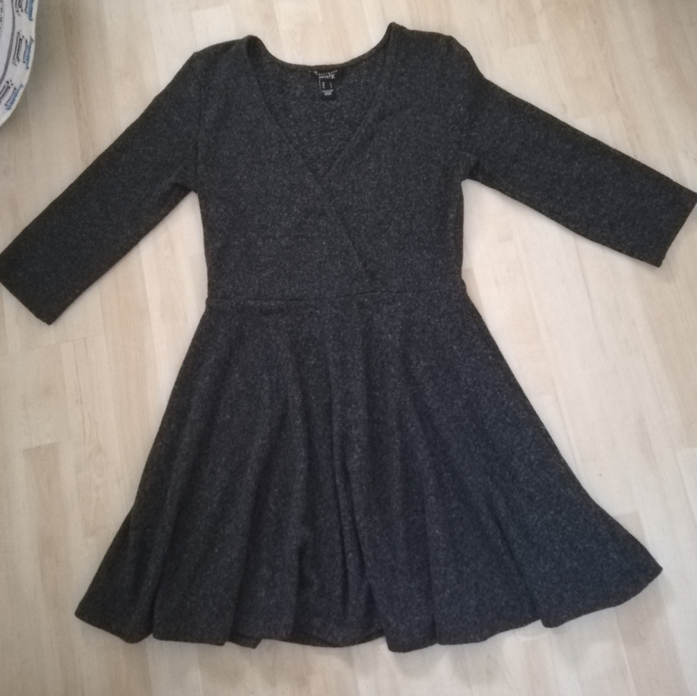 Gray Dress half sleeve and knee hight.